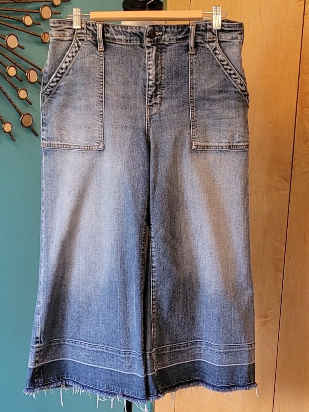 EUC | Anthropologie Pilcro Wide-Leg Relased-Hem Cropped Jeans | Size 31 Petite